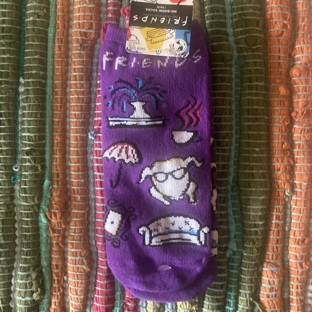 NWT “Friends” women’s no show socks size 4-10